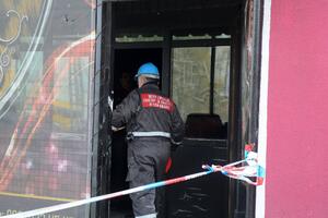 Petoro mladih umrlo zagrljeno u jednoj kabini toaleta