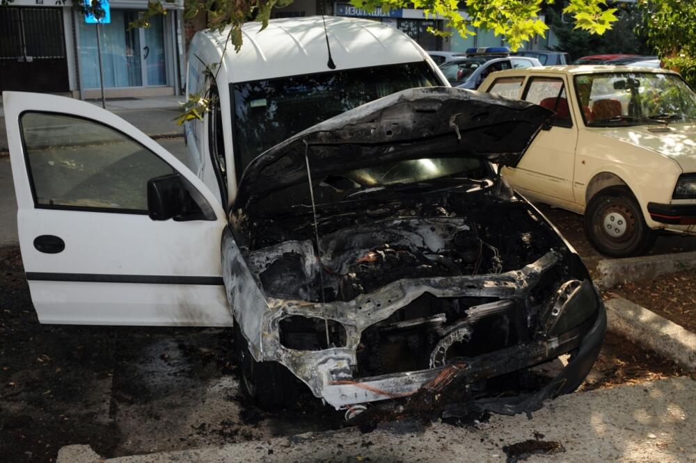 Zapaljeno vozilo Vijesti, Foto: Savo Prelević