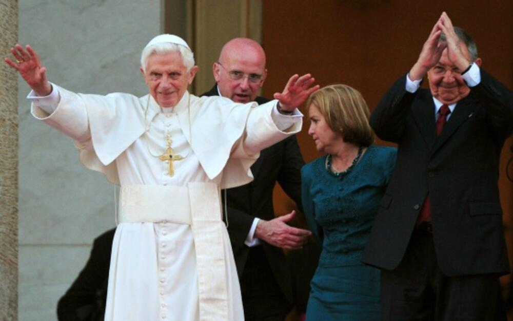 Benedikt XVI, Raul Kastro