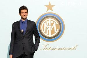Inter predstavio trenera, Baloteli upao na zabavu