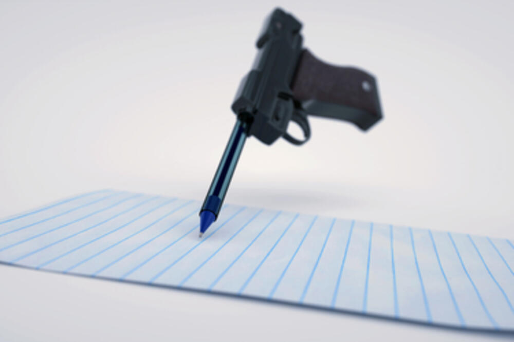 olovka, oružje, Foto: Shutterstock.com