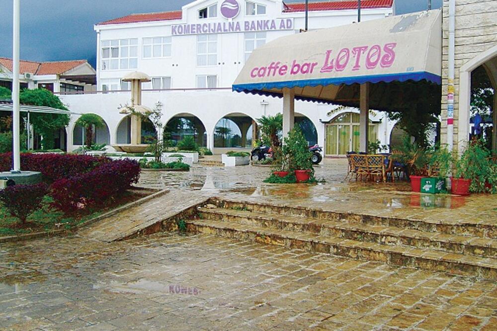 Komercijalna banka Budva, Foto: Panoramio.com