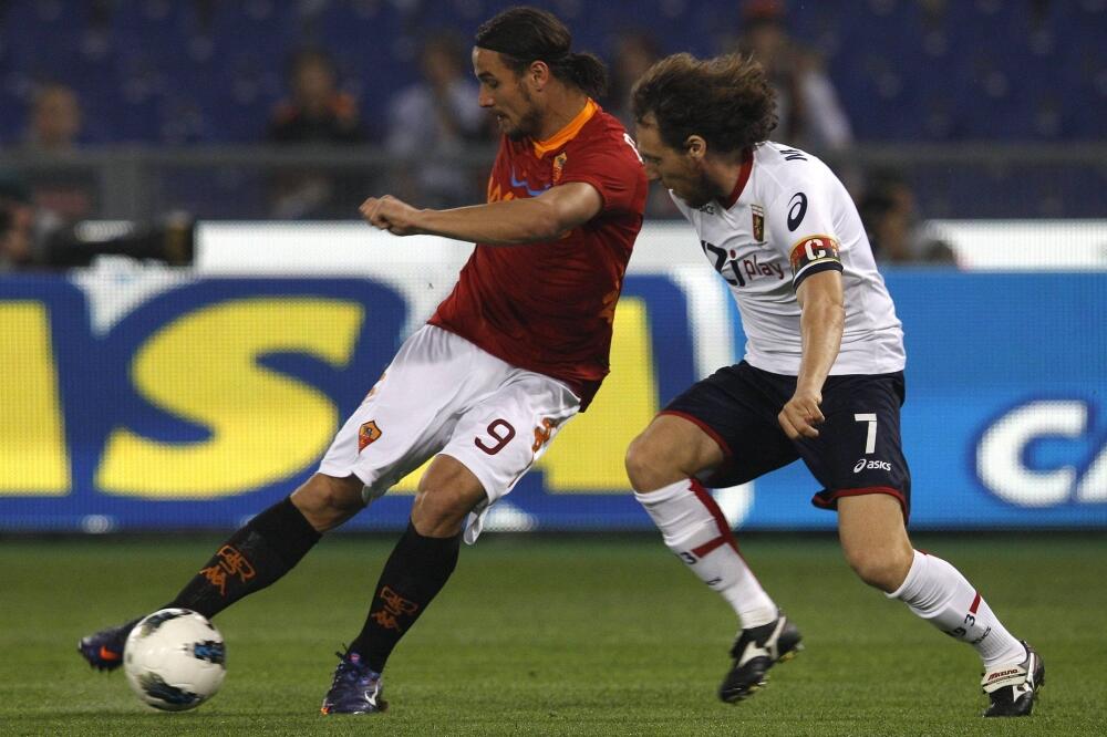 Roma 0-0 Genoa  The Giallorossi held to a goalless draw by heroic