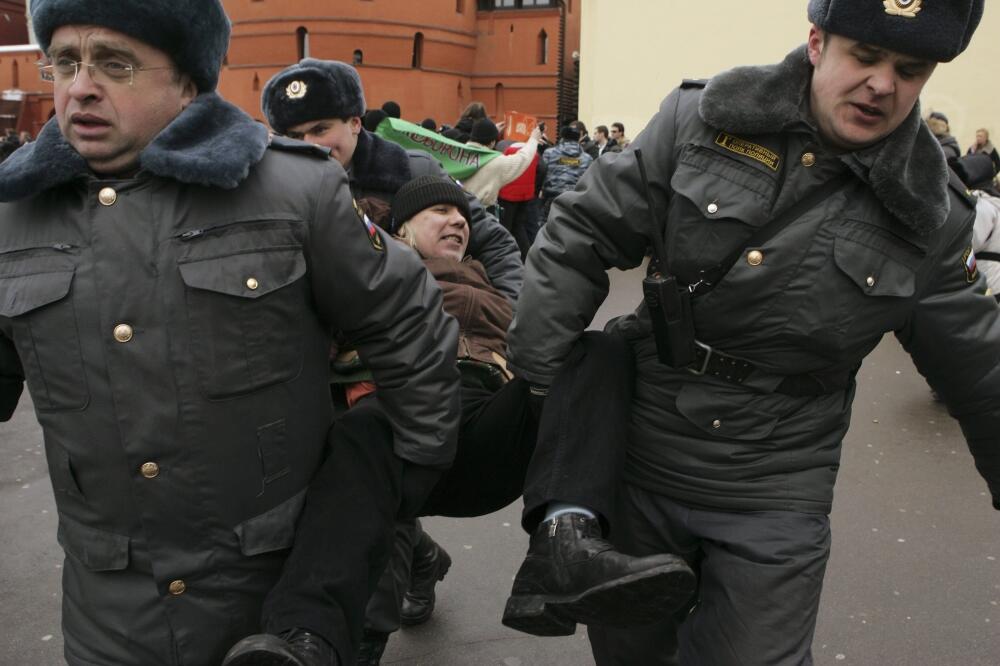Rusija, hapšenje, Foto: Reuters