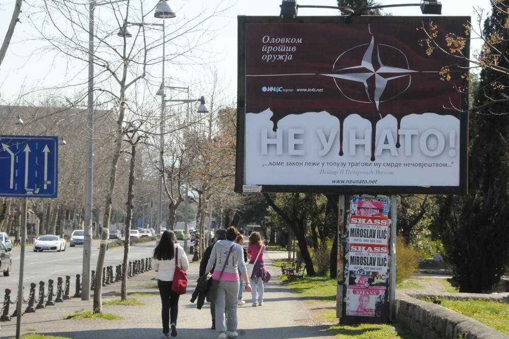 NATO bilbord, Foto: Vesko Belojević