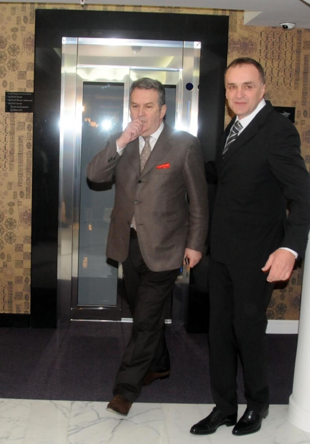 hotel Zija, Miomir Mugoša, Veselin Pejović