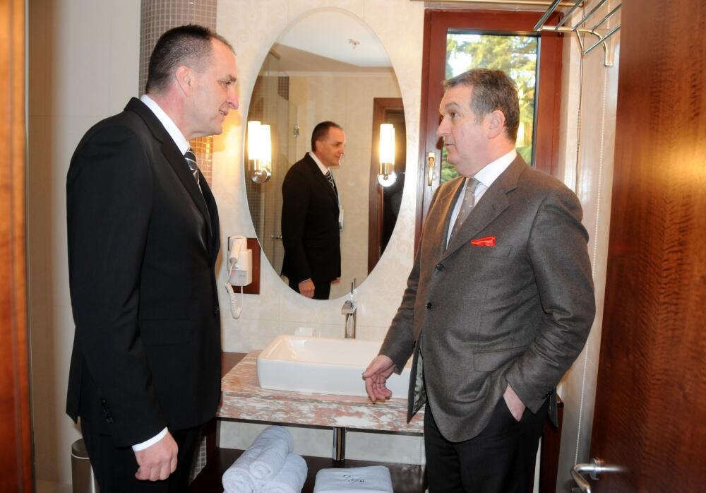 hotel Zija, Miomir Mugoša, Veselin Pejović