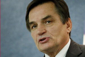 Haris Silajdžić se povukao iz politike