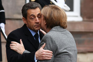 Merkel, Monti i Kameron se udružuju protiv Sarkozijevog protivnika...