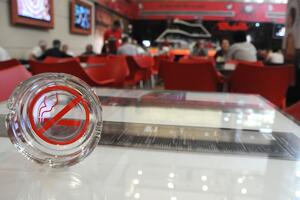 Većina kafića više ne poštuje zabranu pušenja