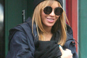 Bijonse i Džej Zi prvi put izašli sa bebom