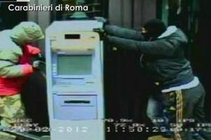 Rim: Šest Rumuna i Italijan pokušali da ukradu bankomat