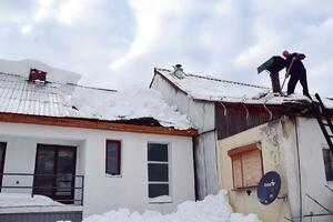 Snijeg srušio Prvu banku