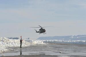 Helikopter evakuiše dijete i staricu iz sela Raičevine