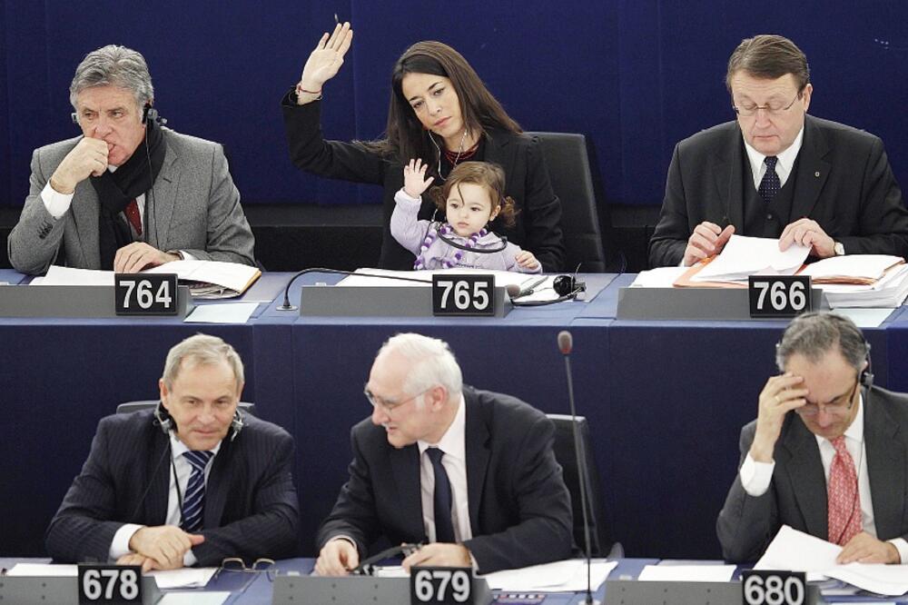 Lisija Ronzuli sjednica EP, Foto: Reuters