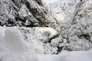 Zabrana saobraćaja na više putnih pravaca