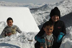 Humanitarna akcija prikupljanja garderobe i igračaka za djecu