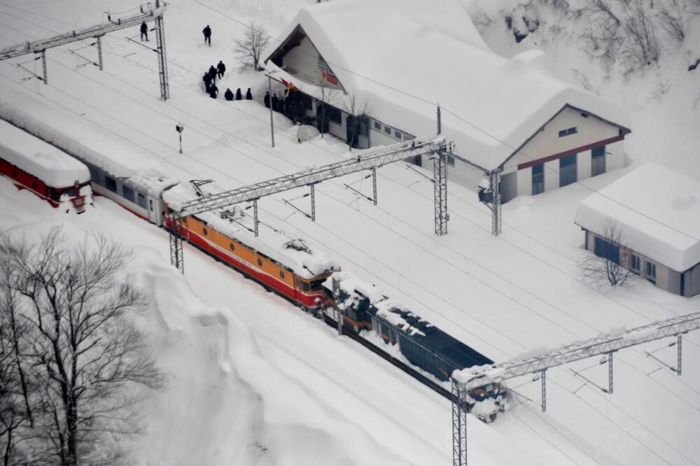 voz željeznica snijeg, Foto: Vojska CG