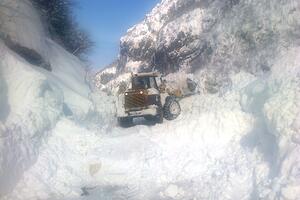 Snjegočistač spasio zavijane na putu Šavnik - Žabljak