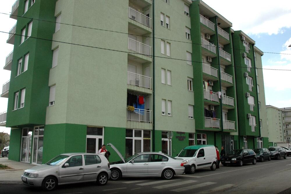 Zgrade - Ave Marija Koljcevic, Foto: Boris Pejović