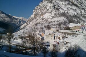 Šavnik: Helikopterom evakuisan mladić kojem je pozlilo