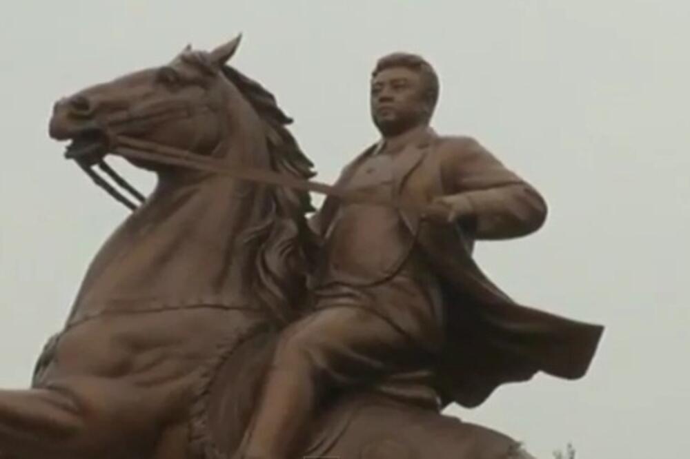 Kim Džong Il, statua, Foto: Printscreen