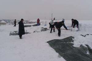 Očišćen krov ekonomske škole u Nikšiću