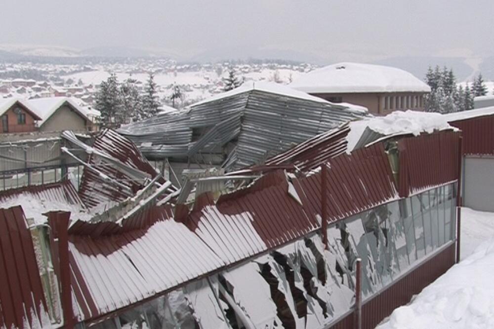 vektra, jakic, pljevlja, krov, snijeg, Foto: Goran Malidžan