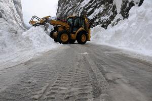 21 saobraćajna nezgoda, dvije osobe povrijeđene