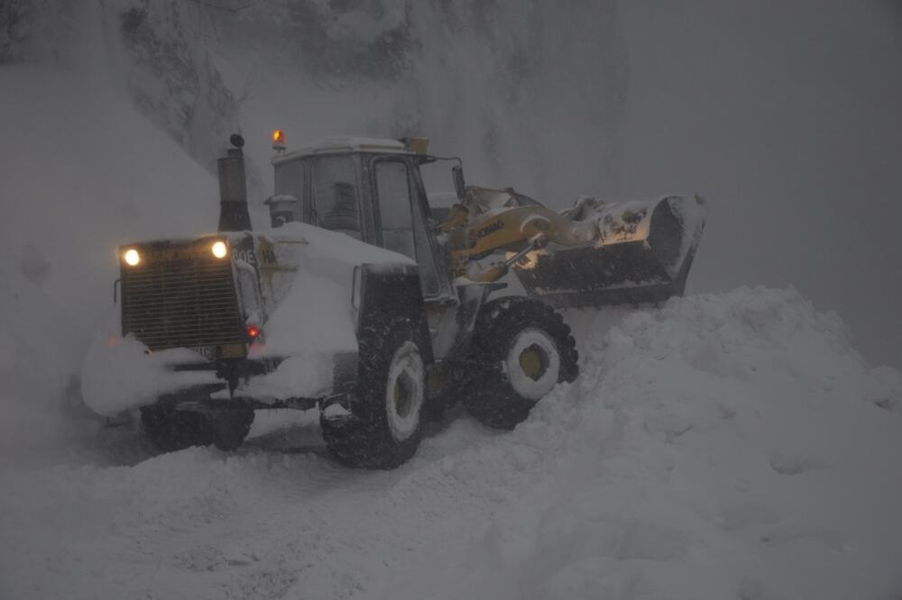 kolasin, snijeg, bager, snjegocistac, Foto: Miroslav Boljević