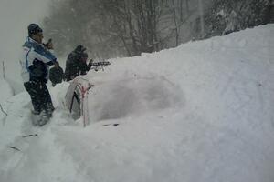 Zaglavljeni između Kolašina i Mojkovca: Ljudi su promrzli