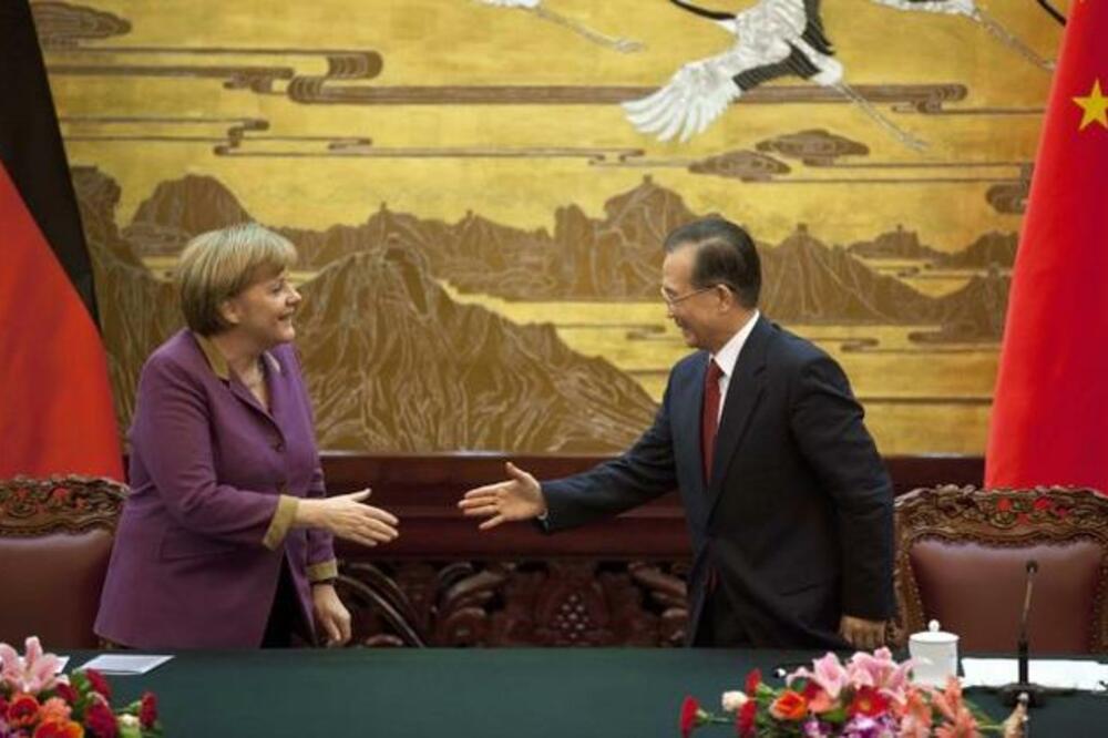 Angela Merkel Ven Điabao, Foto: Thehindu.com