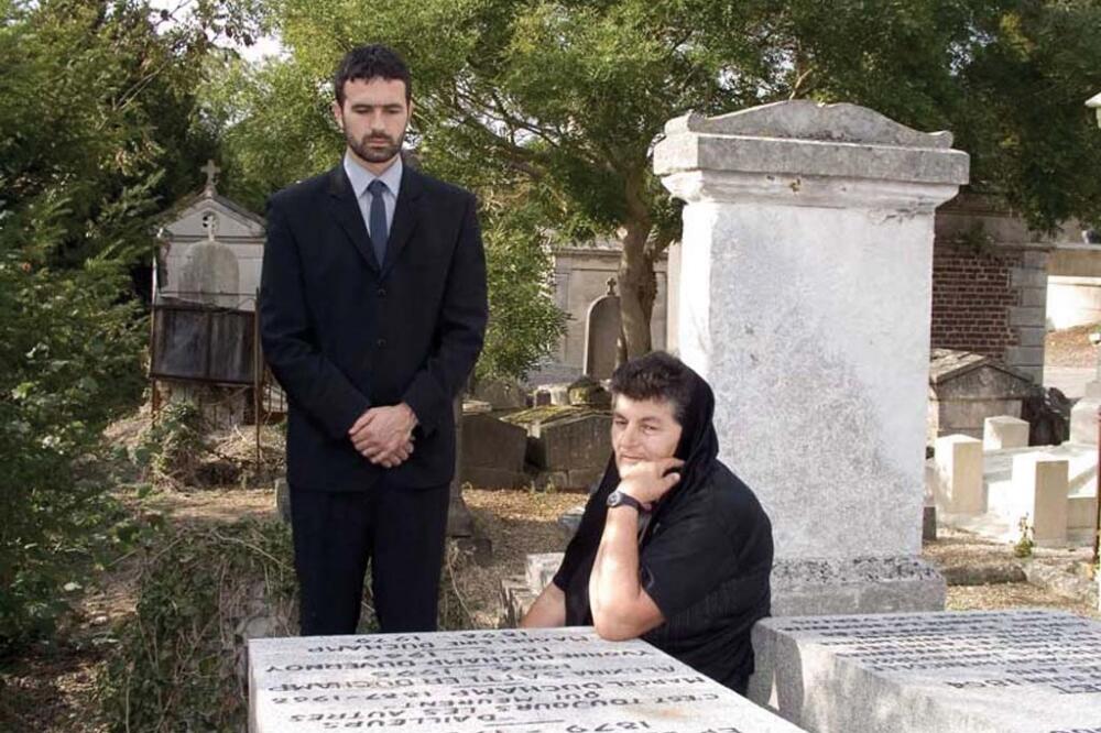 Marsel Dišanov grob i narikača, Foto: SKC-Beograd