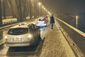Beograd: Djevojka izašla iz taksija i skočila s mosta