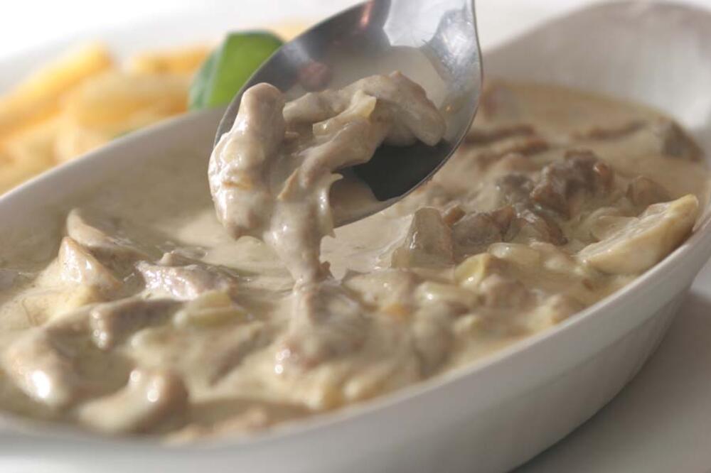 Befstroganov sa šampinjonima, Foto: Kuvajsam.com