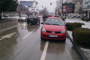 Evo kako se u Nikšiću parkiraju državni službenici