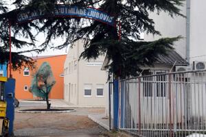 Maloljetnička banda šipkama sije strah po Zabjelu