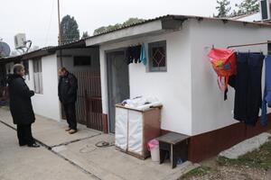 Stanari jedne barake "Titeksa" na Zabjelu dobili struju