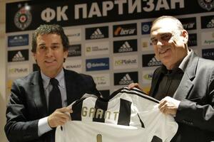 Avram Grant ima "paklenog menadžera"