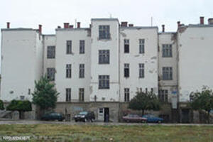 Osmaši zaključali mlađeg učenika golog u poljski toalet