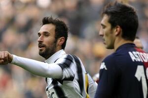 Juventusu samo bod, gol Vučinića