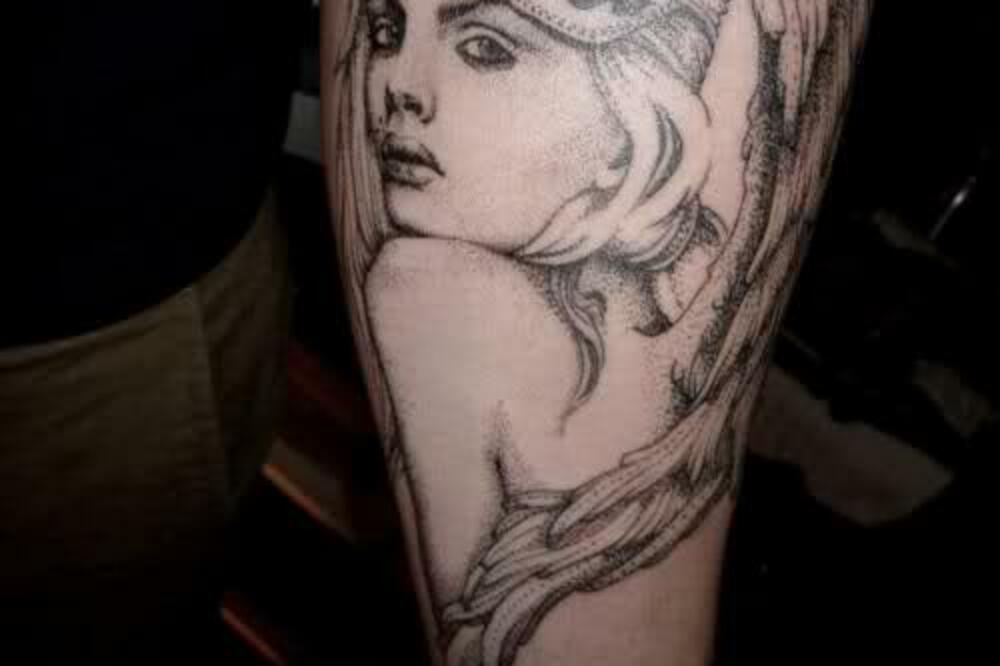 Andrej Pejić, tetovaža, Foto: Fashin.livejournal.com