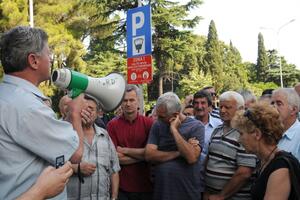 Dakićevci u srijedu sa porodicama dolaze pred Vladu