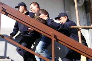 Duško Šarić dijelio poklone zaposlenima u zatvoru