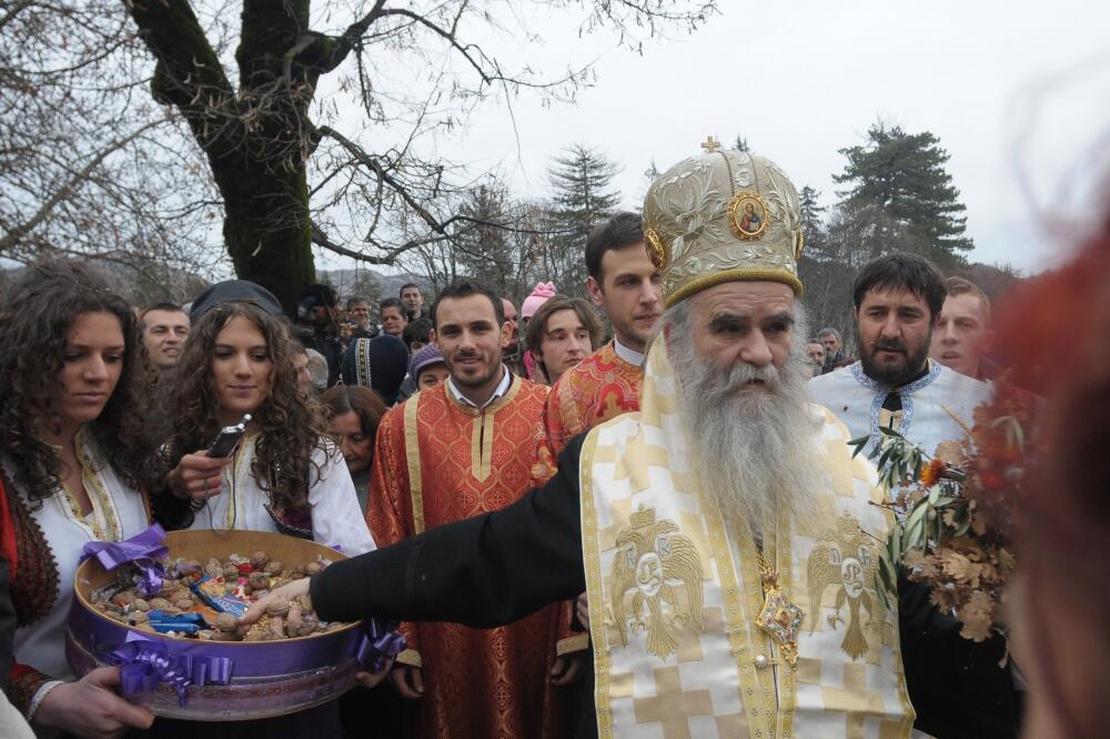 nalaganje badnjaka, SPC, Foto: Savo Prelević