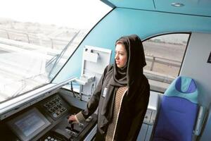 Dok žene u Arabiji ne voze ni auta, u UAE žena upravlja vozom
