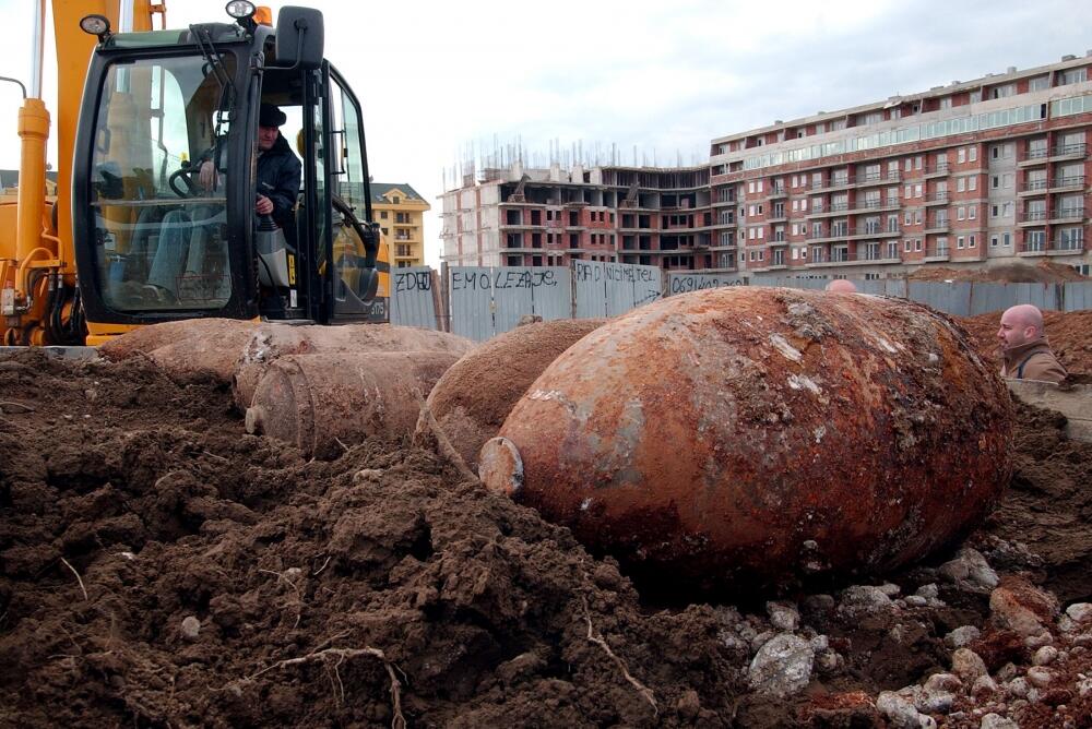 bomba, Stari aerodrom