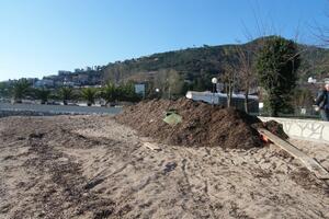 Nevrijeme plaže u Budvi pretvorilo u deponije