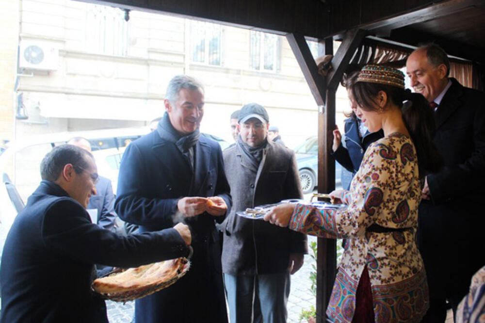 Đukanović i Roćen Baku, Foto: Apa.az