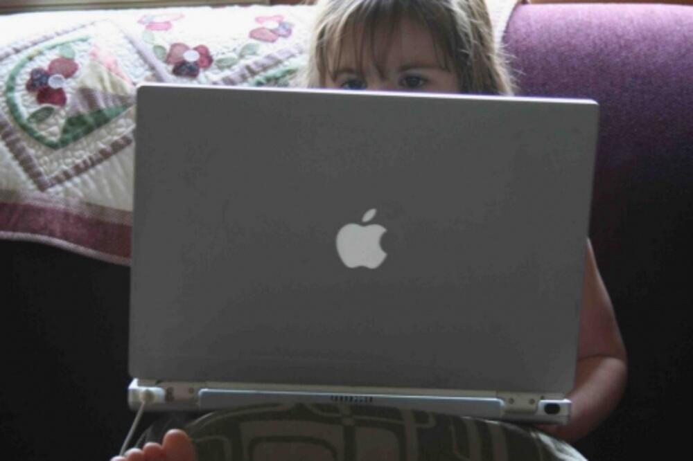 djeca na internetu, Foto: Http://andjustincase.blogspot.com